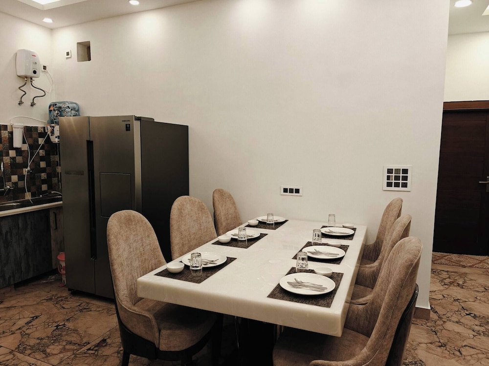 The Paradise - Luxury 3BR Villa Near the Airport in Dehradun