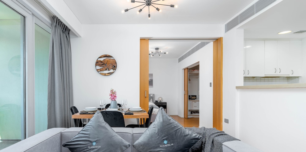 Bloomfields Stylish 1BR in Al Raha Beach