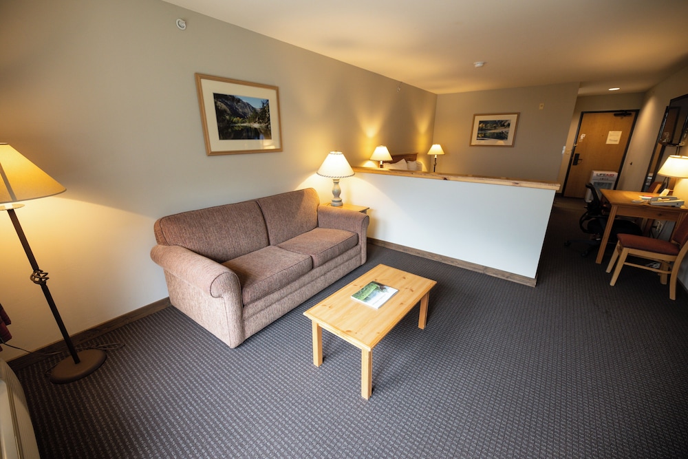 Salmon Rapids Lodge