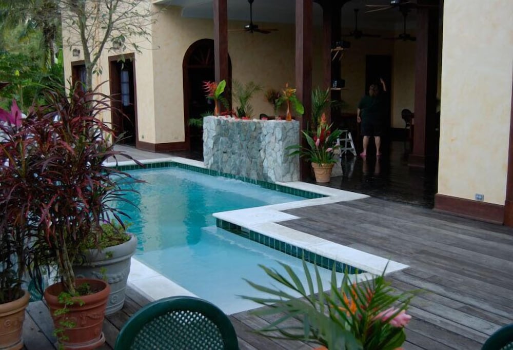 Mahogany Hall Boutique Resort