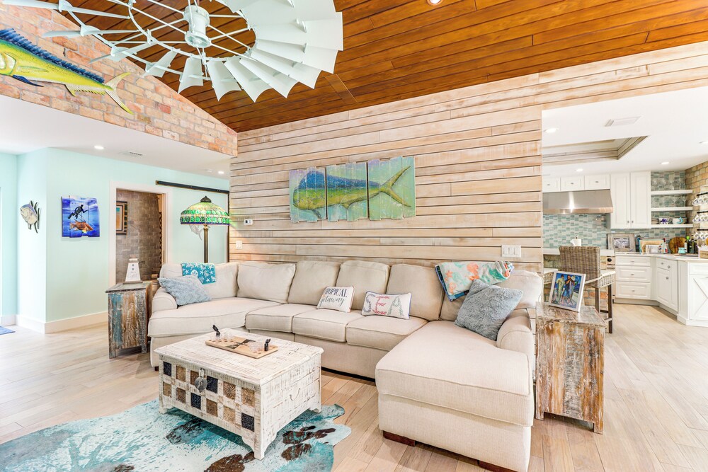 1 Mi to Dtwn: Oceanfront Gem w/ Resort Amenities!