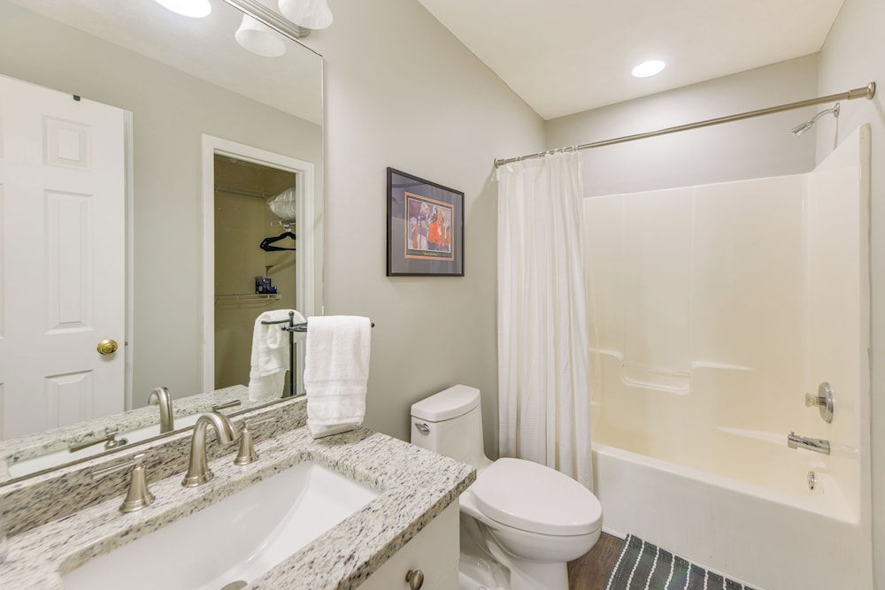 2 Mi to Tiger Territory! Condo w/ Community Pool