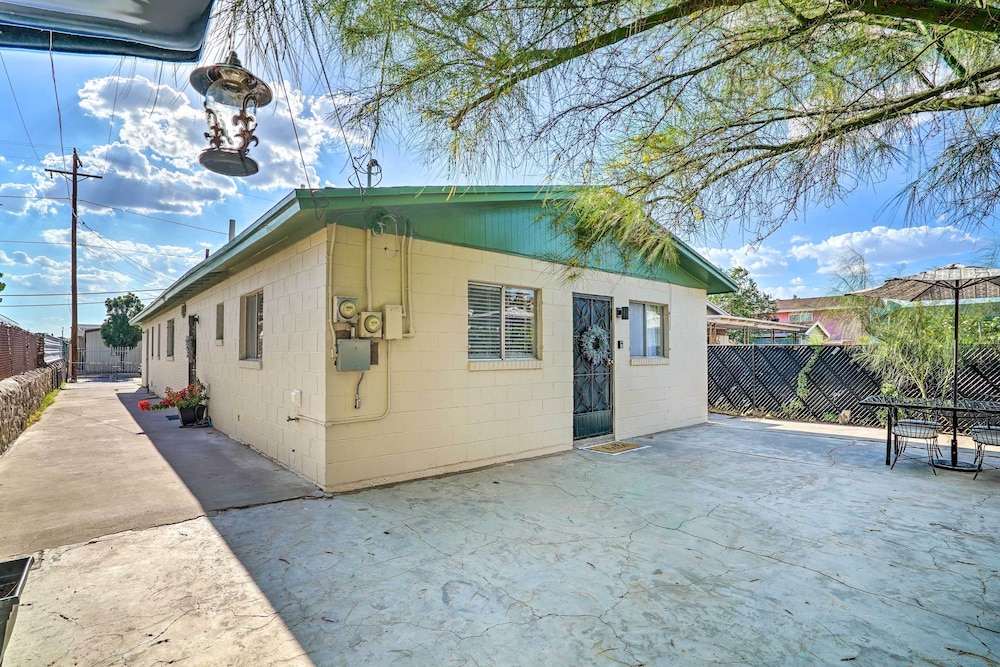 El Paso Cottage - Walk to UMC & Texas Tech! view 3