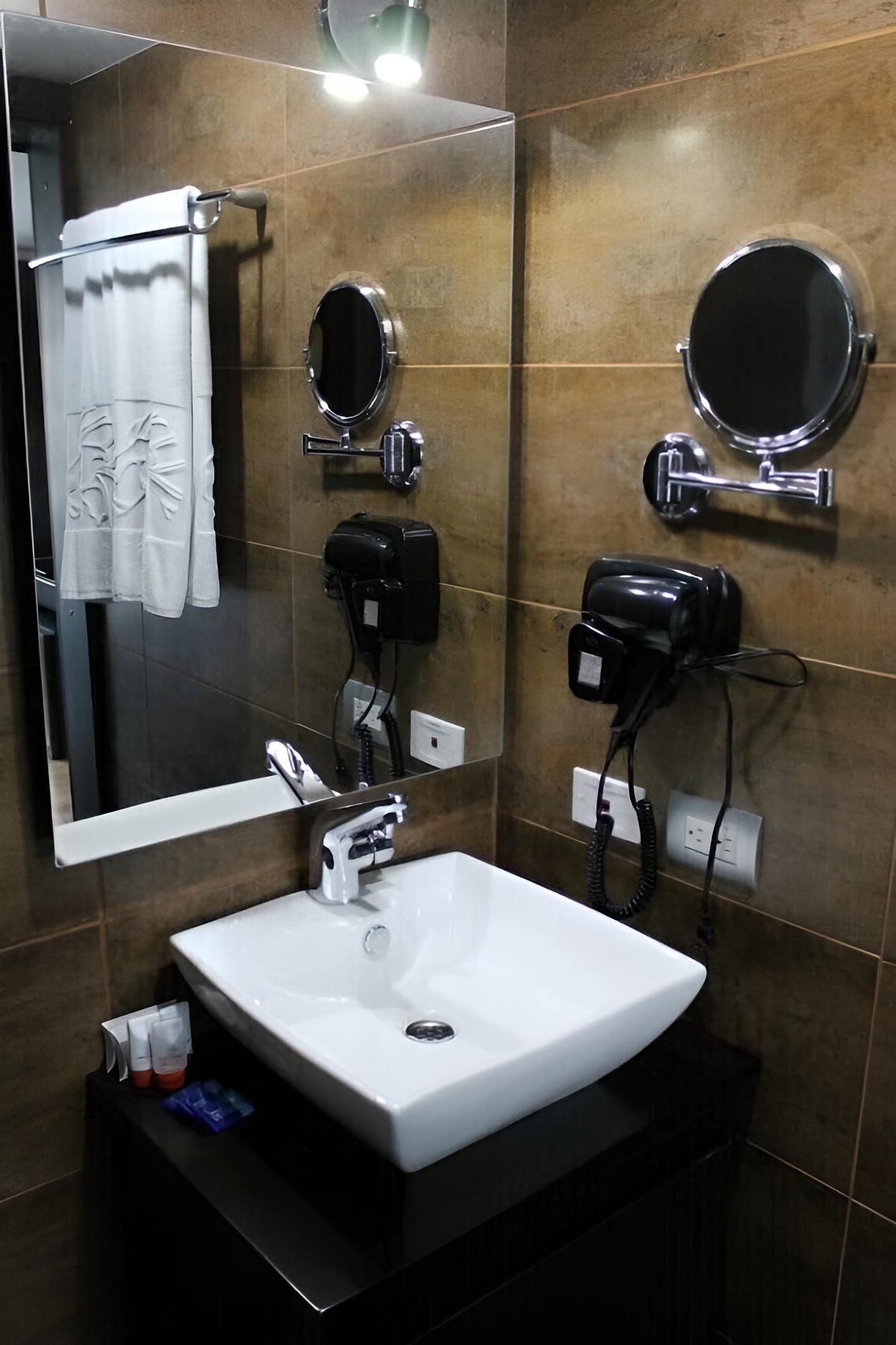 Hotel Colombians Suite International