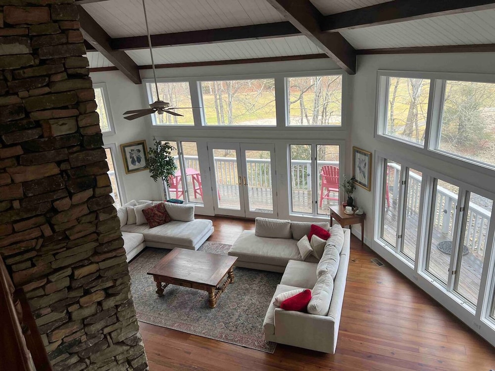 5 BR House- Mt Mitchell Golf Course on the River