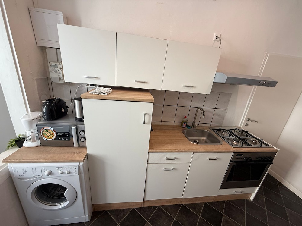Simple 2BR Near Westbahnhof Station