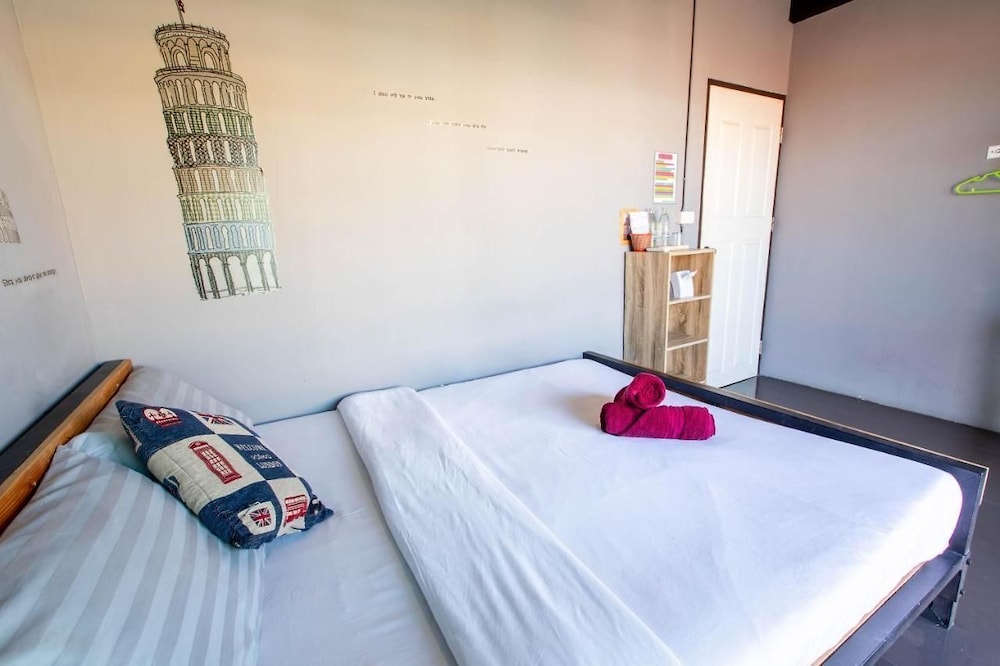 La Belle Nuit House