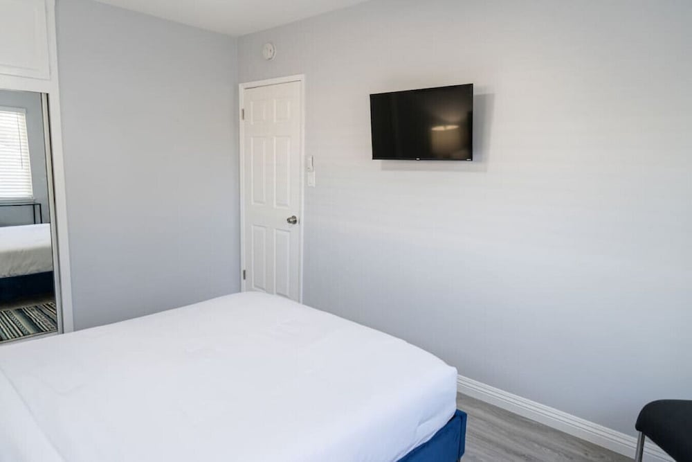Disneyland 5BR Fullerton House Fully Remodeled 2023 w Garage Fenced Yard p61