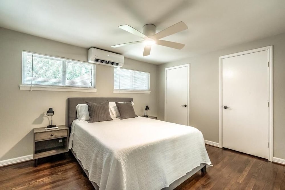 Stylish 1BR Urban Retreat