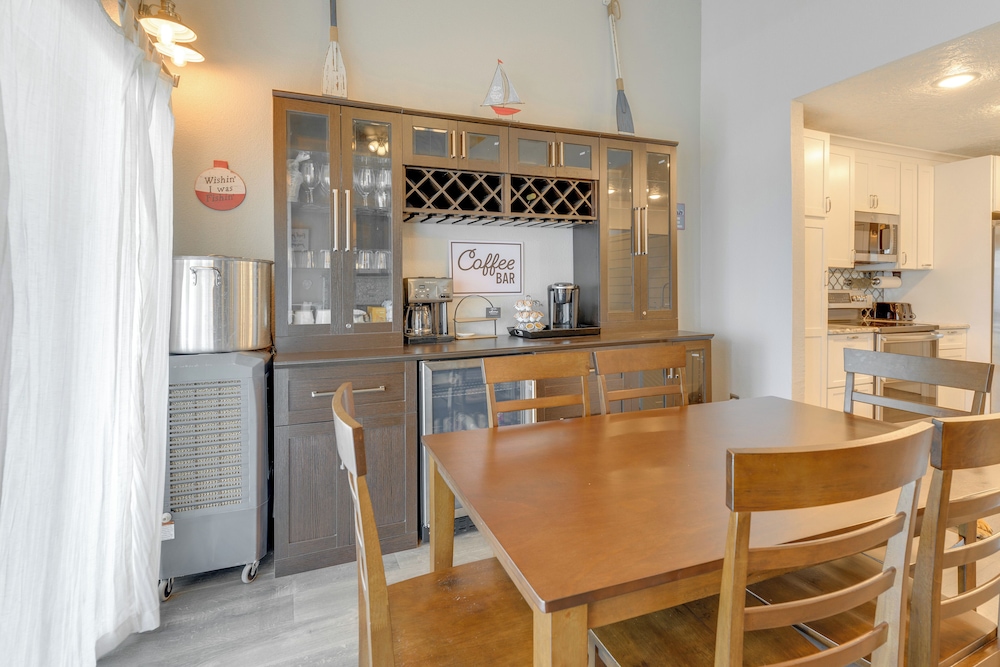 Boat & Fish: Gem w/ Water Views on Lake Livingston