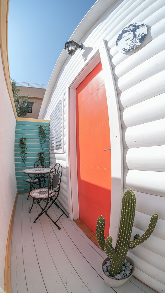Dayos Unique Suites