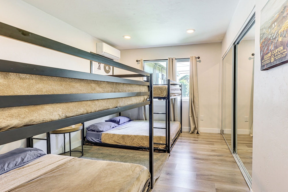 Modern Gem w/ Outdoor Oasis: 5 Mi to Lake Jennings