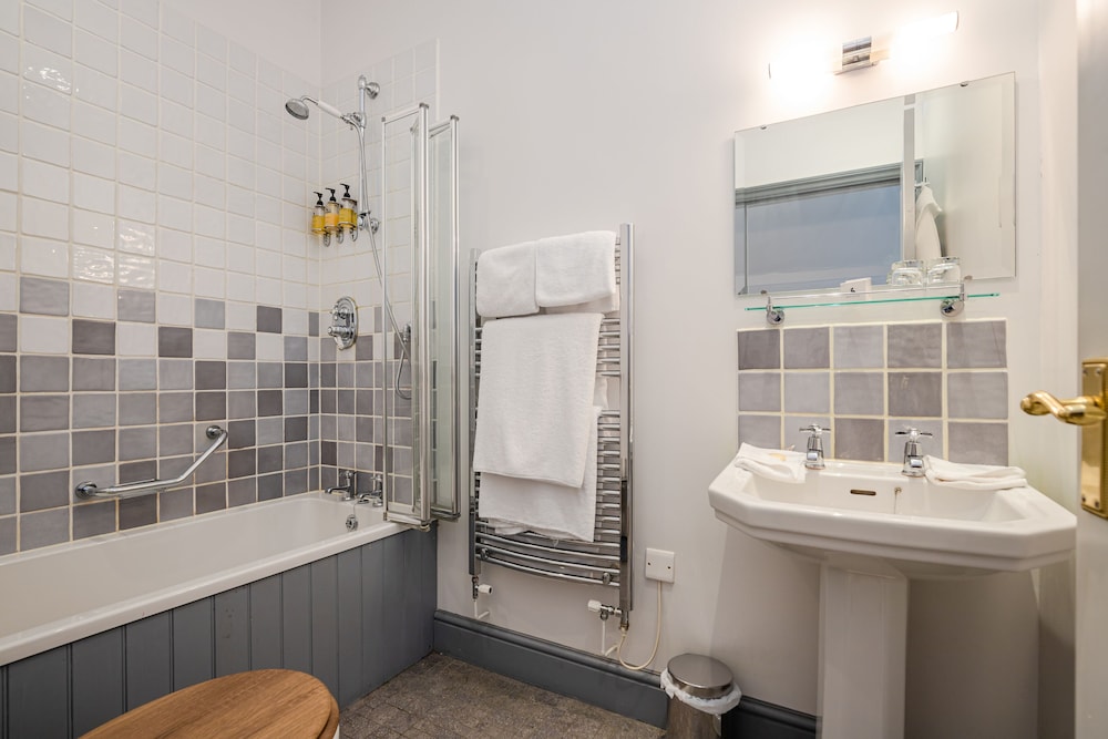 Bridgwater Vacations - Castle of Comfort Hotel  Restaurant - Property Image 3