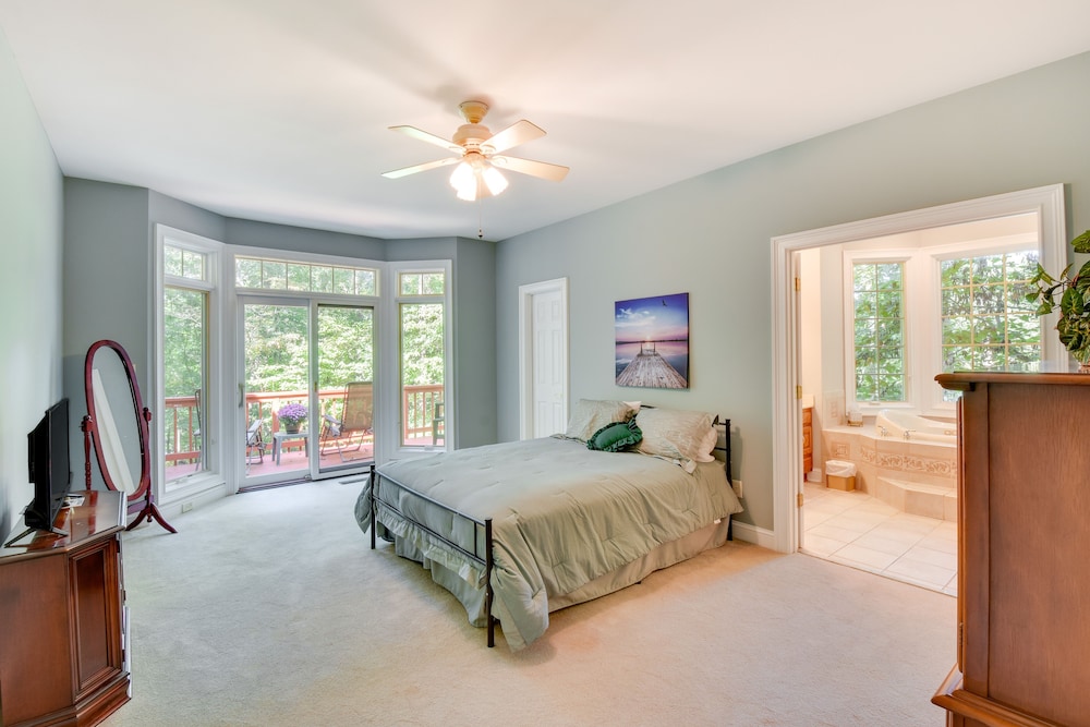 Lakefront Hartwell Retreat w/ Gas Grill  Deck! - Property Image 5