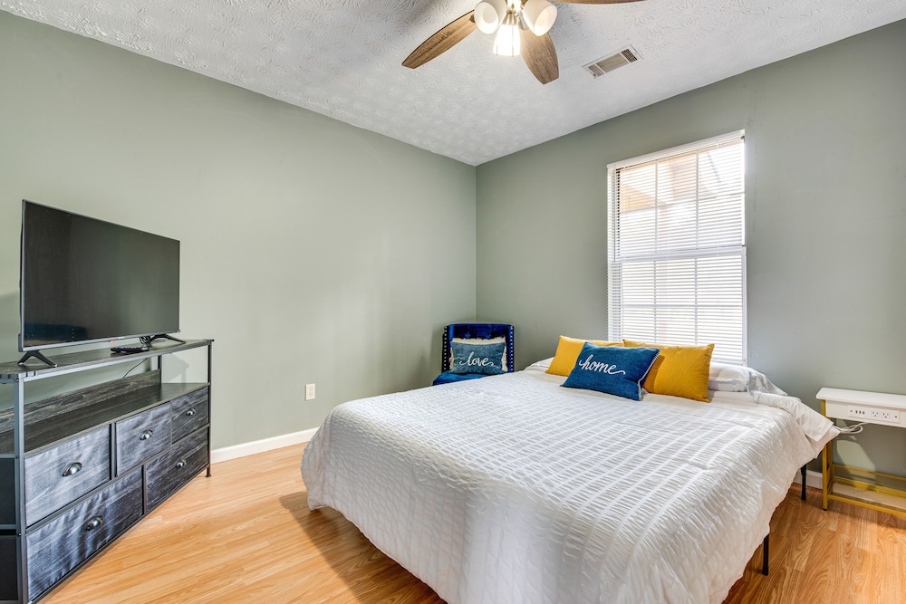 Pet-friendly Douglasville Gem - 3 Mi to Downtown!