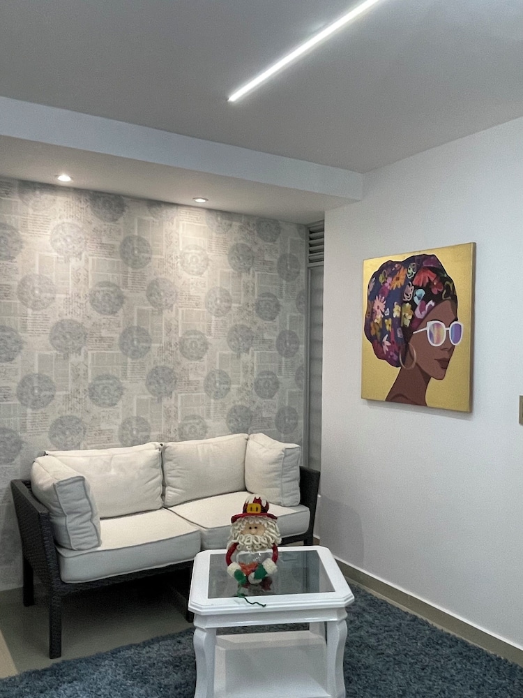 Luxury Liv Limonar