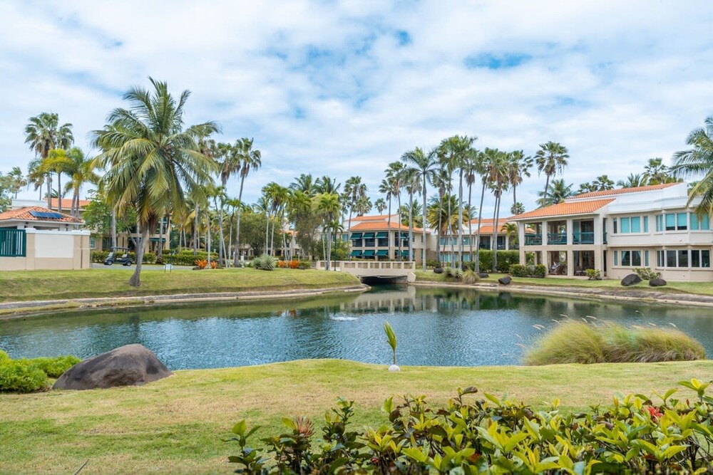 Upscale Villa in Gated Community Beach Access Yari