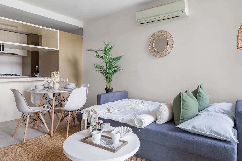 Serene 2BR Apartment in the Heart of Melbourne