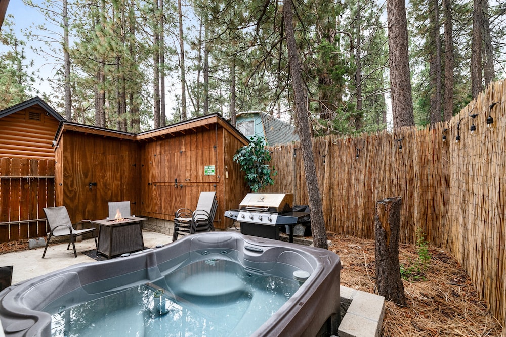 Littlefoot Cabin