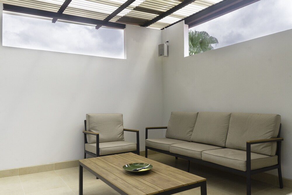 Heart of Jaco: Luxury Villa with Pool by RedAwning