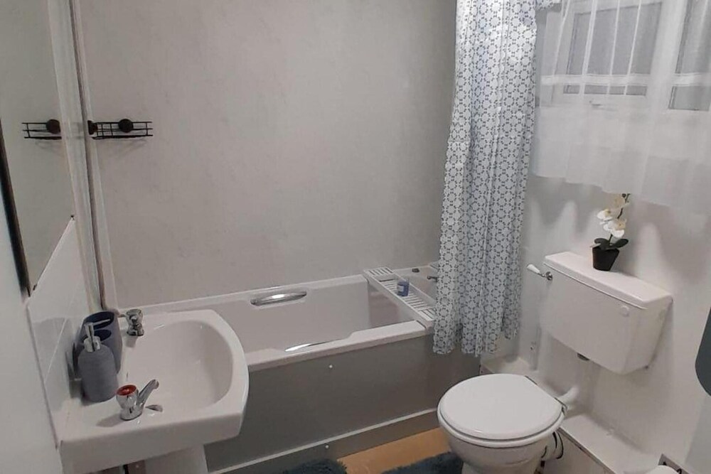 Charming Northampton Apartment With 2 Bedrooms