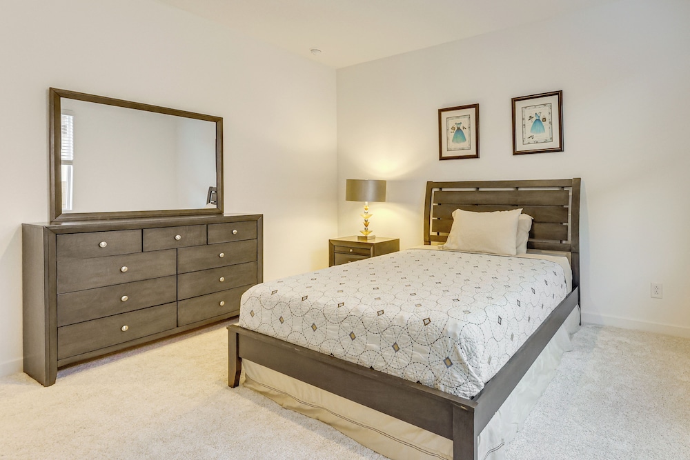 Lake + Mtn Views: Modern Apache Junction Getaway