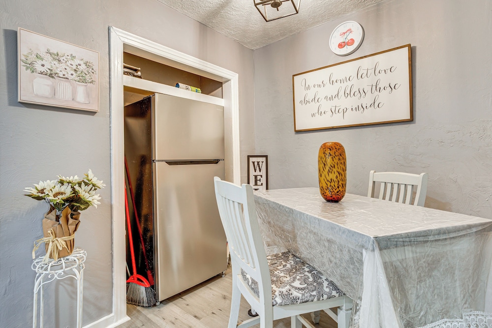 3 Mi to Dtwn Okc: Inviting Home w/ Yard!
