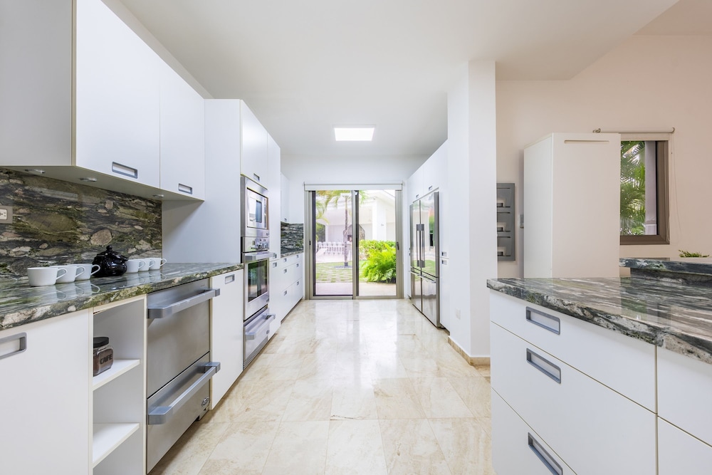 Villa Desiree 5BR Cocotal Luxury Villa Pool Maid