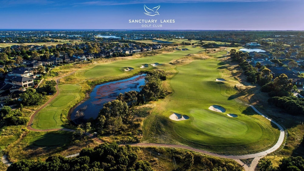 golf pool 2B House in point cook VIC