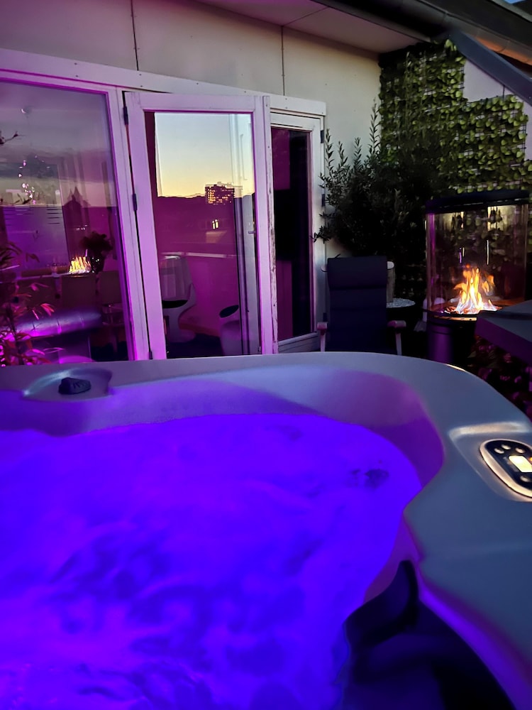 Aalborg Vacations - Mortens Kro Restaurant  Suites - Property Image 6