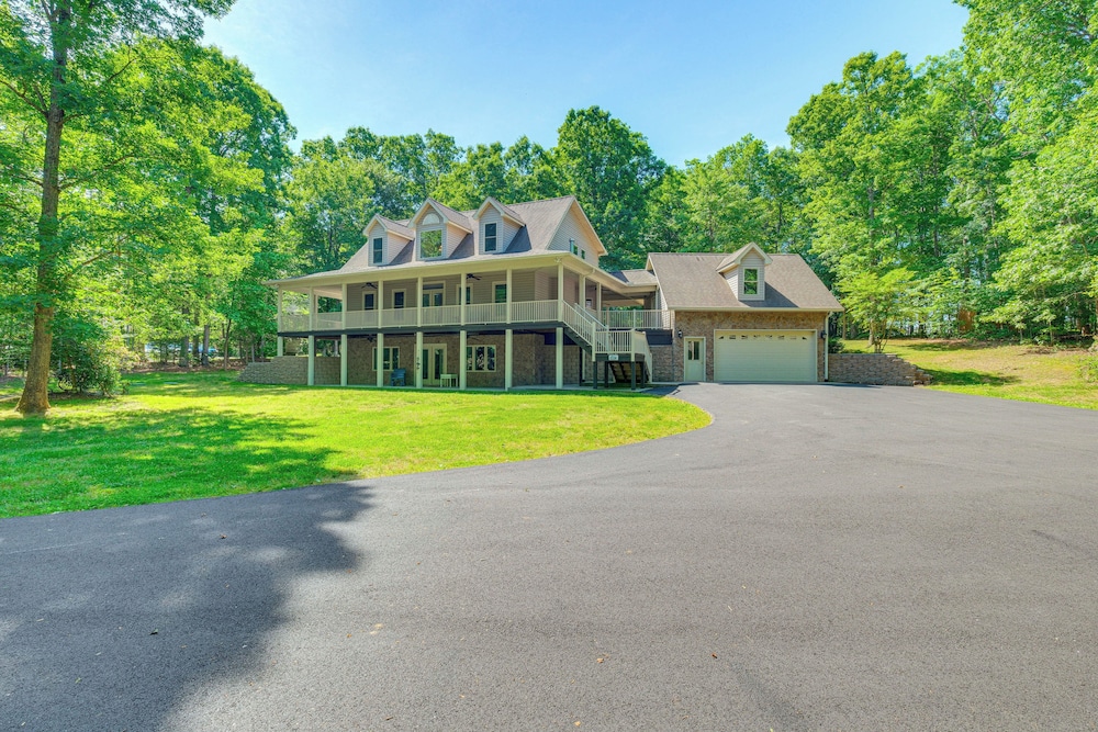 Hot Tub & Amenity Access: Lake Anna Retreat!