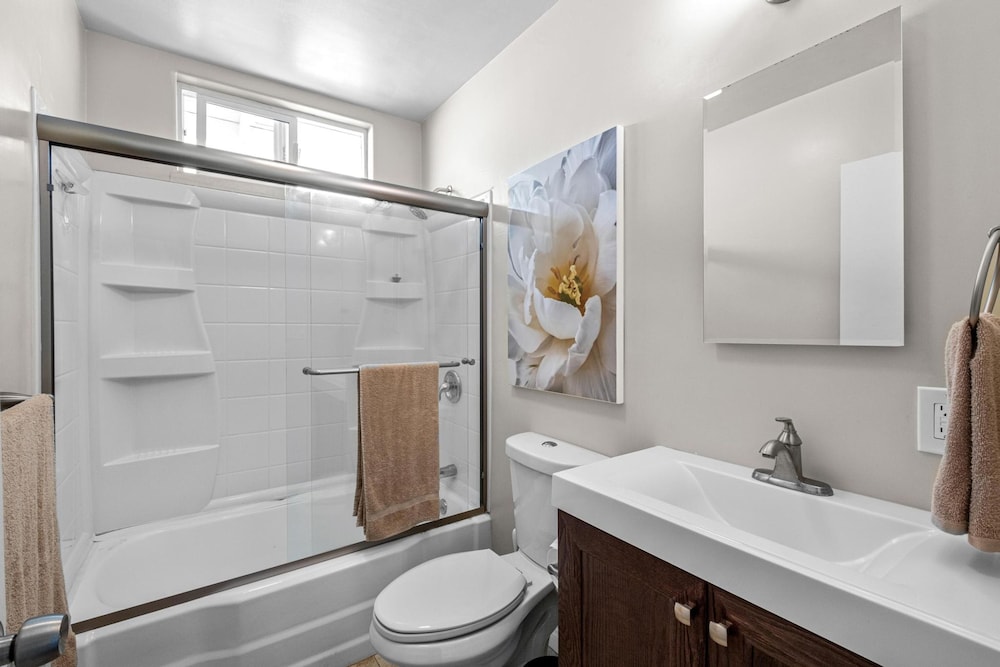 Beachside Apt With Laundry AC Patio