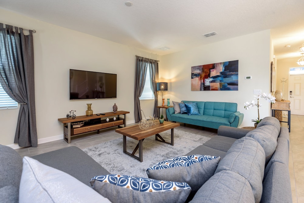 6 Bdrm High End Champions Gate Villa view 5