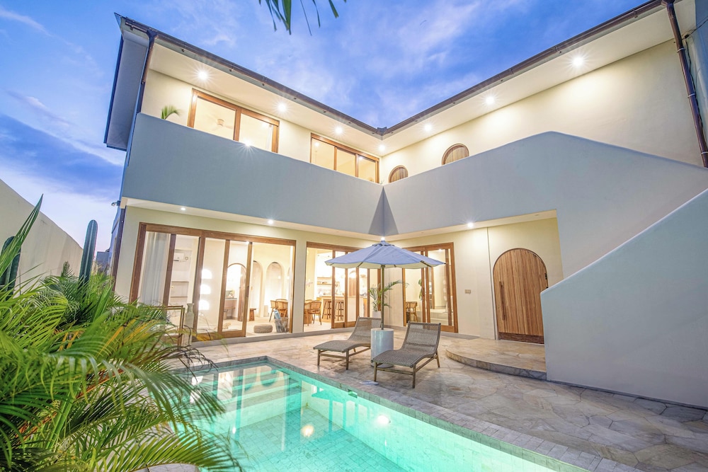Luxury 4BR Villa With Private Pool in Canggu