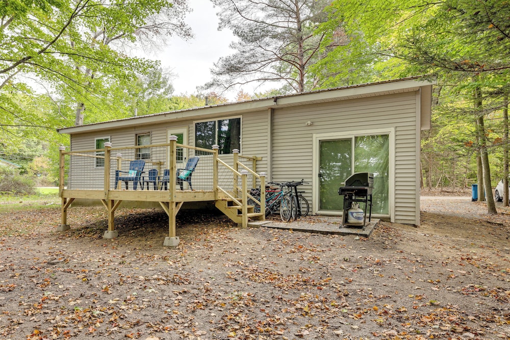 Walk to Lake Hamlin: Cottage Near Boat Launch
