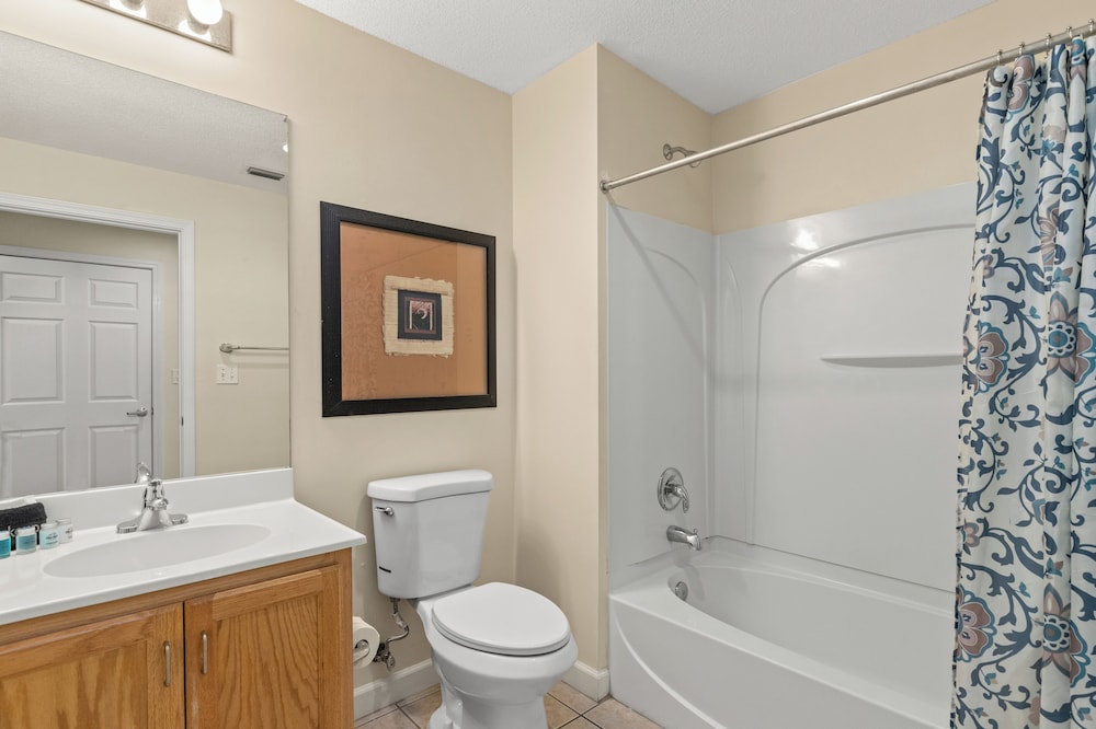 Beachfront Bliss Awaits: 2-bed, 2-bath Condo at Sterling Reef - Sleeps 6!