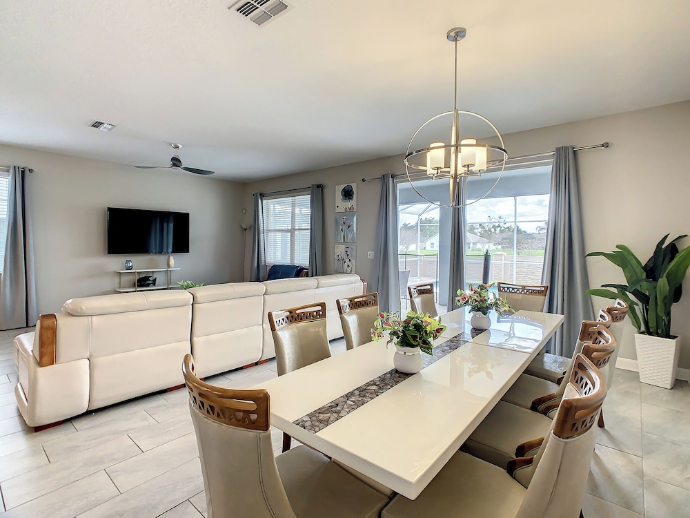 Family Villa Themed Rooms Near Disney