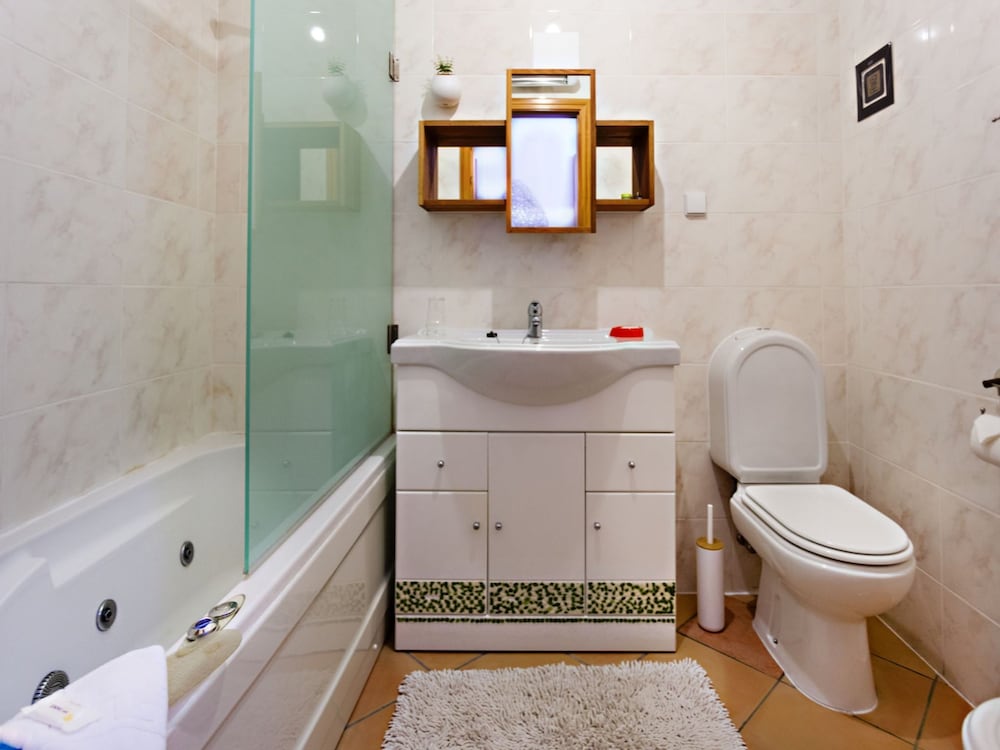 Alameda in Faro With 2 Bedrooms and 1 Bathrooms