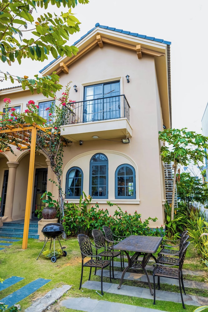 Luxury 3 br La Fleur Villa-Novaworld PT