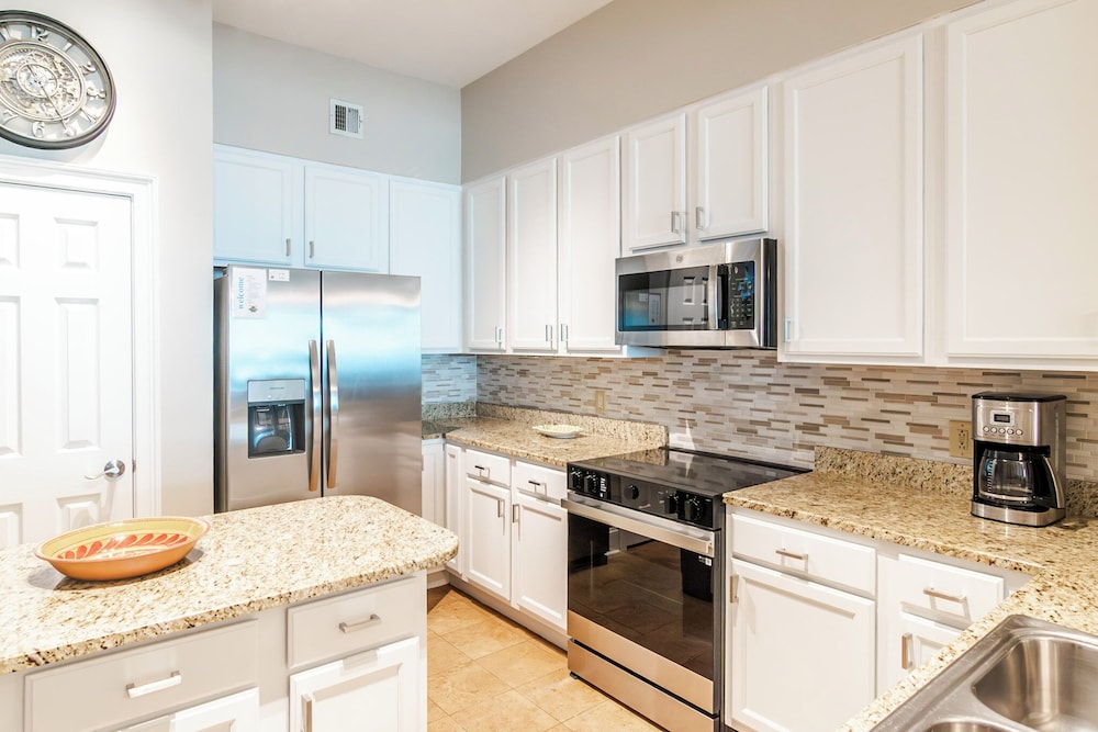 Penthouse Condo in Legacy Tower 1-1403 - Beachview 3 Bedroom 2 Bath Furnished