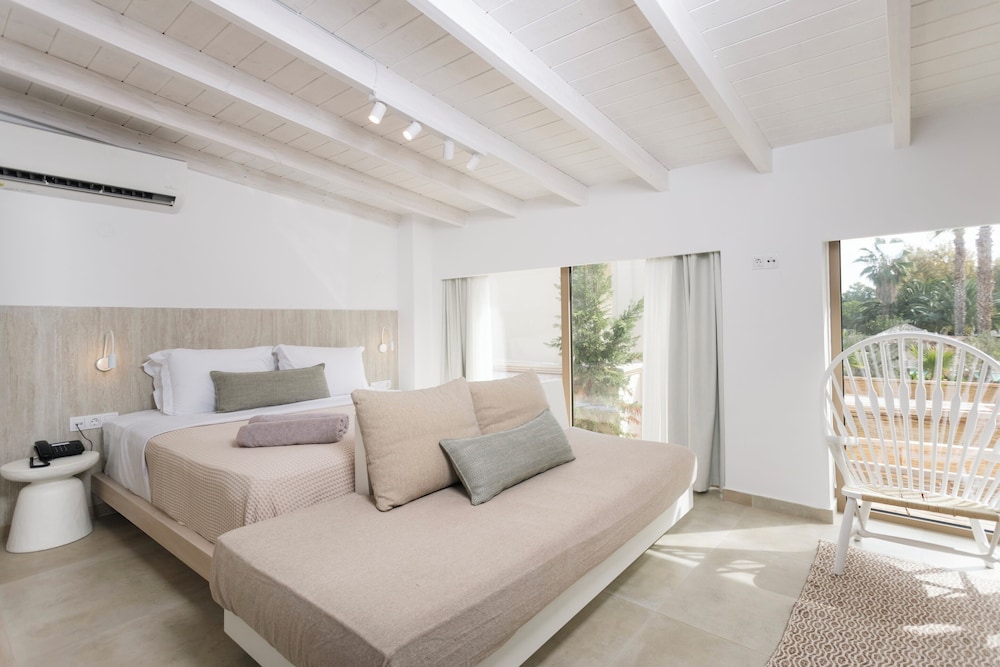 Nusa Suites & Villas