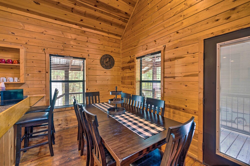 Cozy Sawyer Apartment - 2 Mi to Warren Dunes Park! view 2