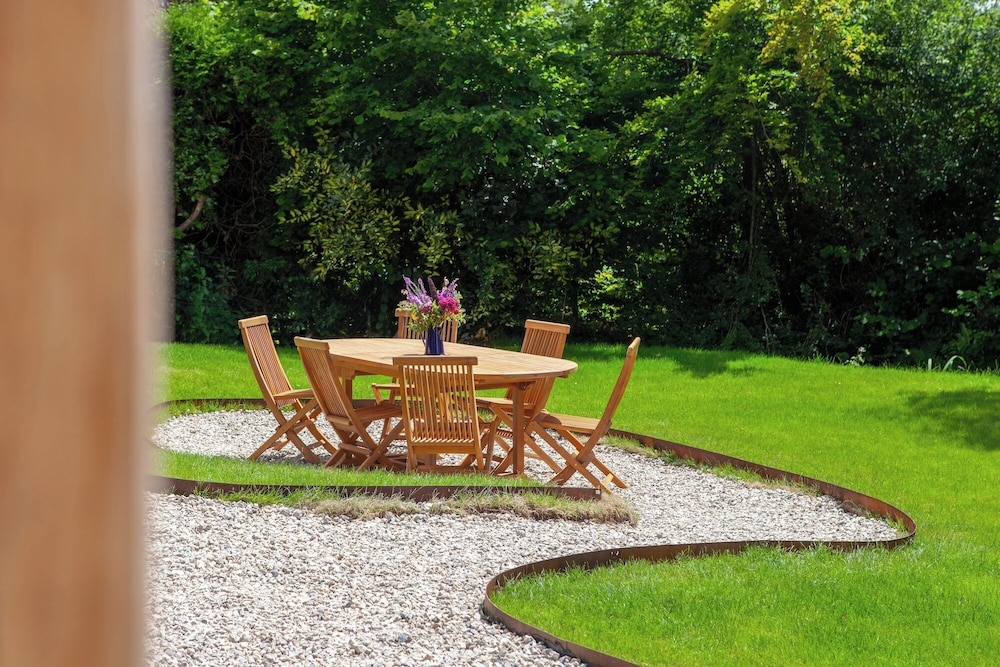 2-bed Eco Friendly Home - Sleeps 4 - Parking