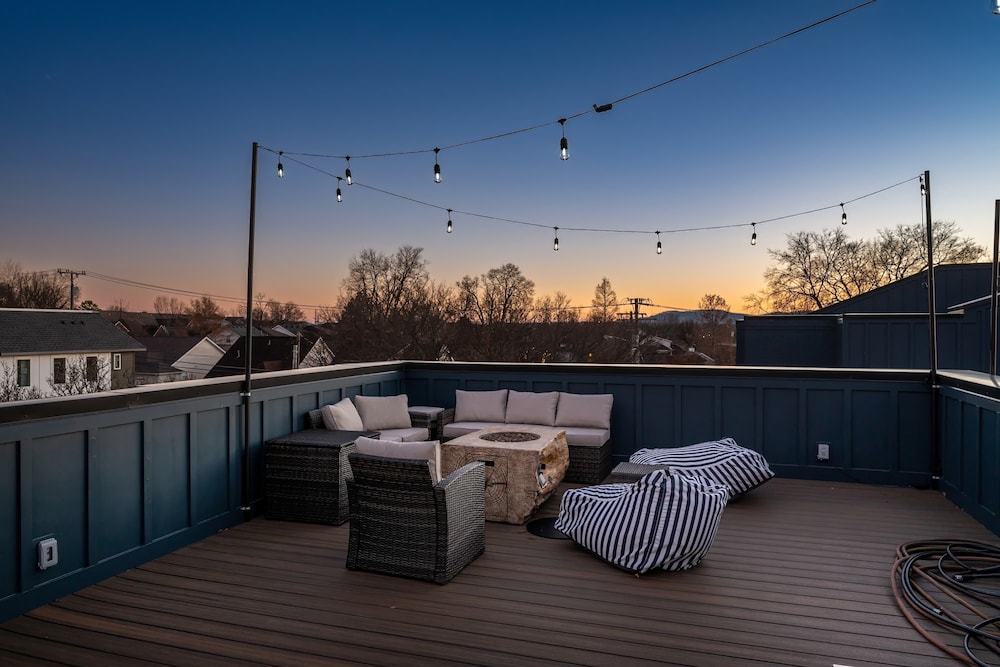 Twin Homes Hot Tub Rooftop Game Zone at Nashville