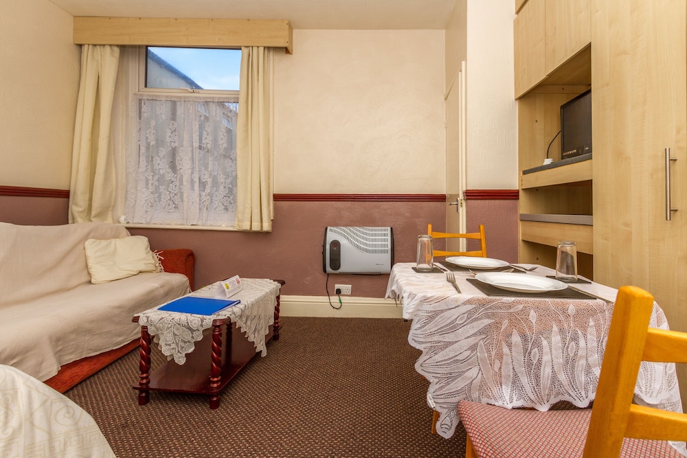 Lynton Apartments