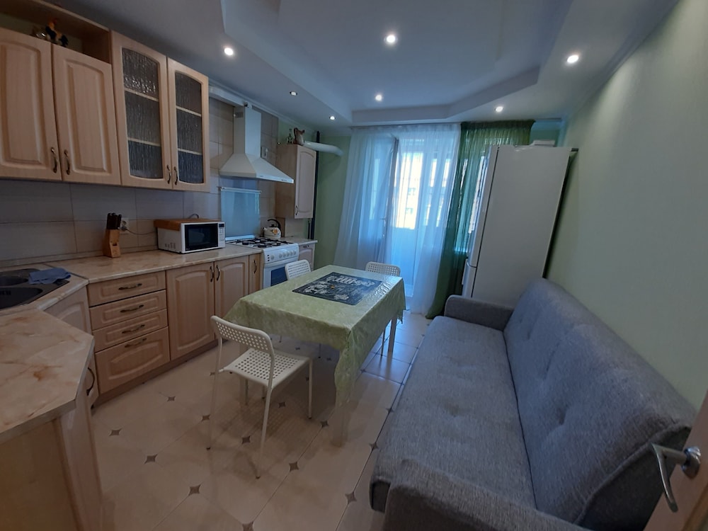 Apartment on Vokzalnaya 77-31