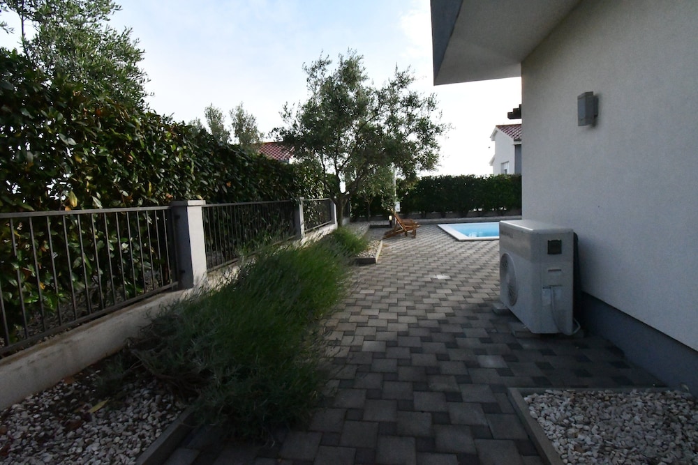 Luxury Escape With Swimming Pool & Modern Design