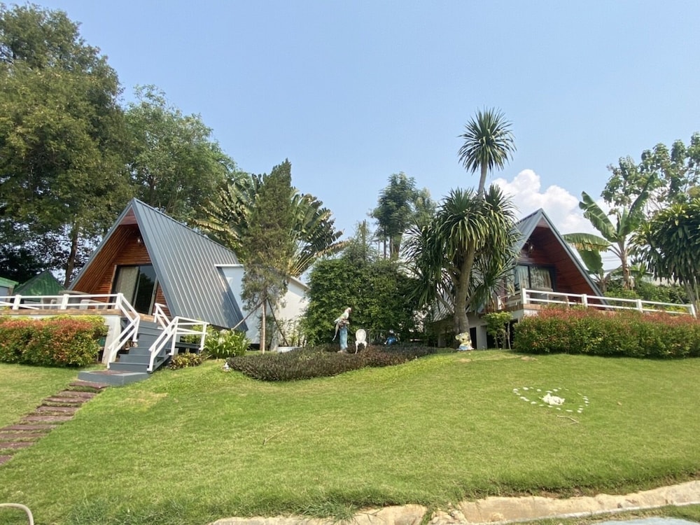 Riverside Hill Resort & Restaurant