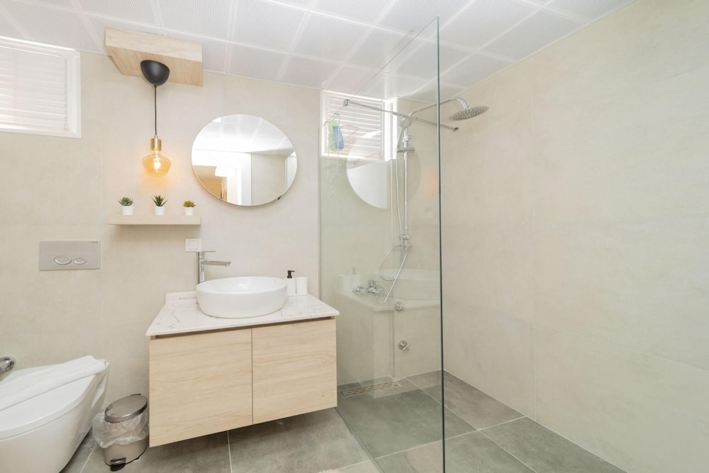 Spacious Flat Near Lara Beach in Antalya Muratpasa