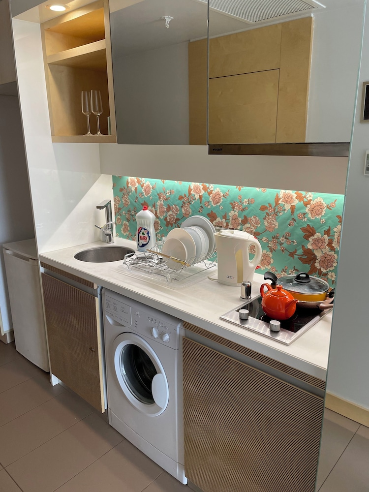 studio unit with pool and gym